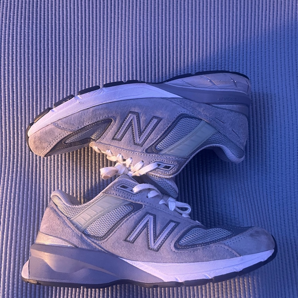 New Balance 990 grey sneaker size 8M taking best offer!!!